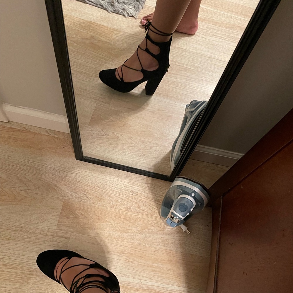 Women’s size 9 sexy lace up chunky heel. Great condition.